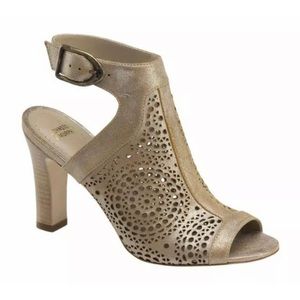 Johnston & Murphy CASSIE Perforated Laser Cut Heels Gold Metallic Size 8.5